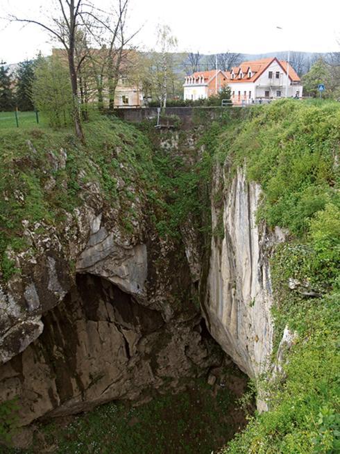 Apartmani Lovro Ogulin Buitenkant foto